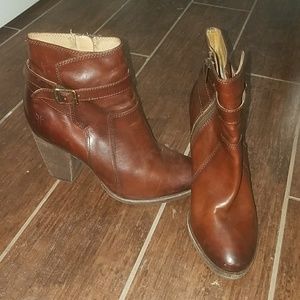 Beautiful FRYE boots